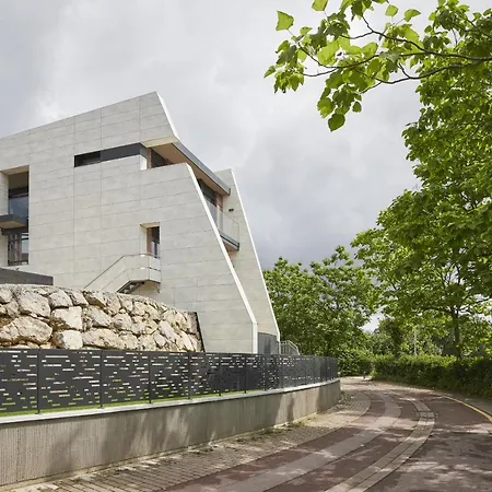 Mantulene - Basque Апартаменти *